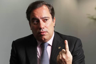 Pedro Duarte Guimarães destaca a natação como ferramenta de saúde integral, trazendo benefícios físicos e mentais em todas as idades.