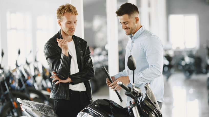 Teciomar Abila mostra como inovação e segurança tornam as motos de alta cilindrada únicas para pilotos avançados.