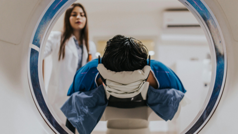 Radiogenômica e fenotipagem tumoral: descubra com a Dra. Thaline Neves Coutinho como a imagem médica está revolucionando o diagnóstico.